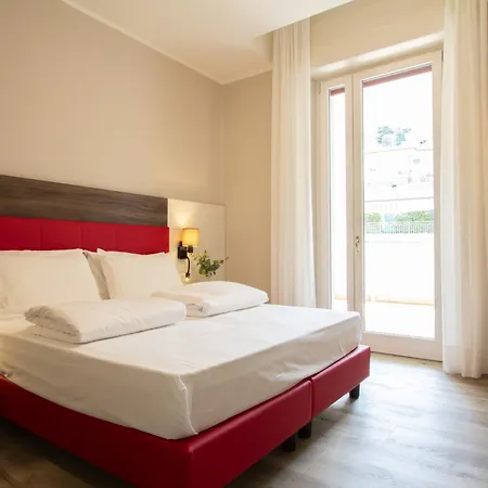 فندق Benacus 3*