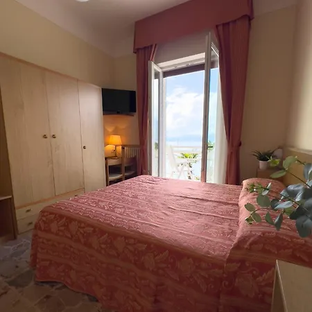 Hotel Benacus Torri Del Benaco