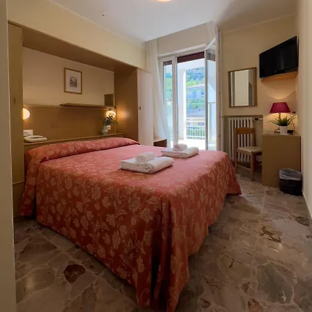 Benacus Hotel 3*