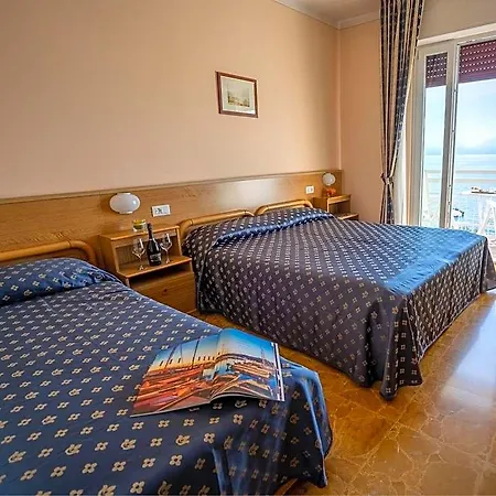 Benacus Hotel 3*
