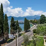 Отель Benacus Торри-дель-Бенако