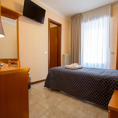 Hotel Benacus Torri Del Benaco