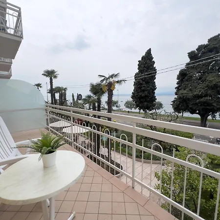 Benacus 3* Torri Del Benaco