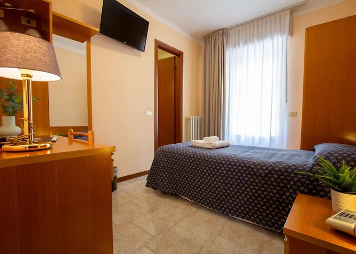 Hotel Benacus Torri Del Benaco